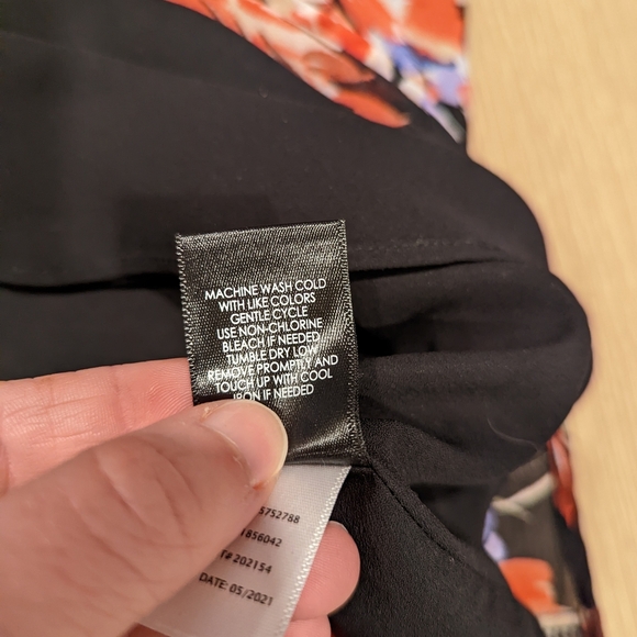 Flowy Floral Camisole - Picture 2 of 5